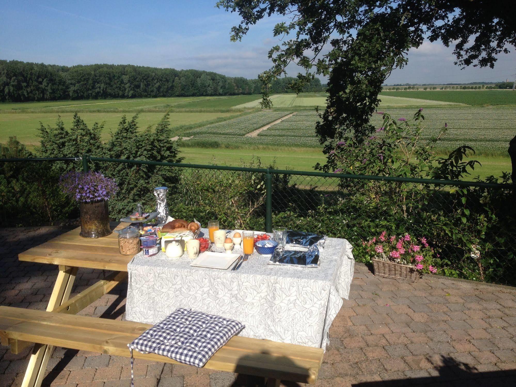 B&B Op De Brabantse Wal Halsteren Exterior foto